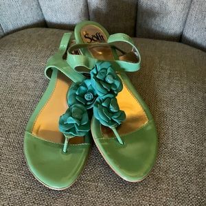Sofft Patent Leather Floral Pieced thong sandals